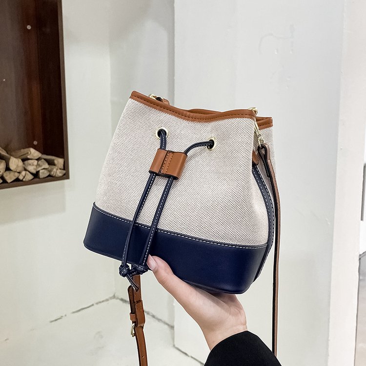 Bolso tote tipo cubo de lona con bloques de color para mujer, nuevo modelo de comercio exterior, bolso de hombro cruzado con cordón texturizado estilo moda urbana.