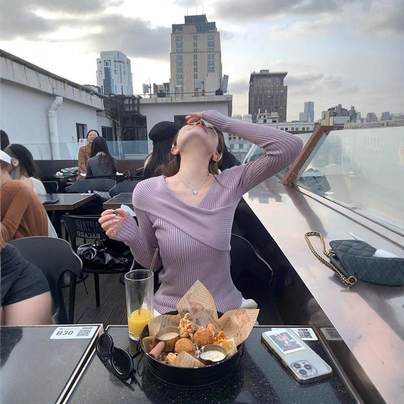 Designed Gray-Purple Cross V Neck Knitted Bottoming Shirt for Women Spring Collarbone Slimming Look Sweater Off-Shoulder Top