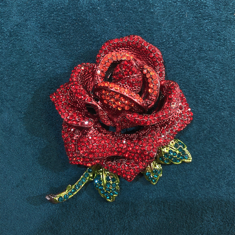 Creative retro brooch
