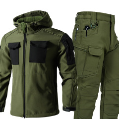 秋と冬のサメ皮ソフトシェルスーツ屋外ベルベット暖かいジャケットマルチポケット作業服迷彩ジャケットスーツ