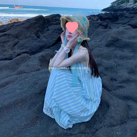 海边度假条纹吊带连衣裙子女2026夏季新款法式气质宽松小个子长裙