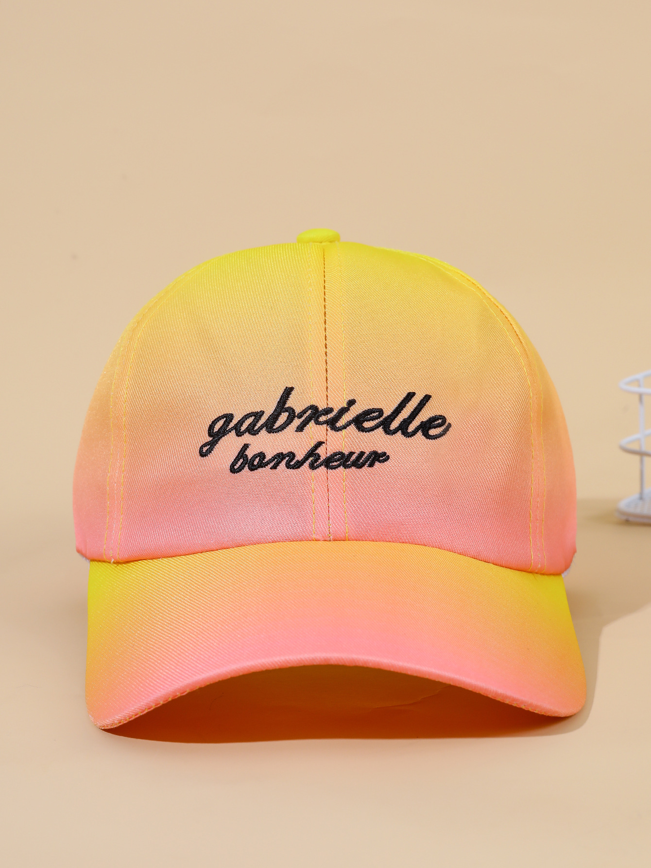 Nuevo estilo coreano de verano gradiente de color casquillo de la calle de las mujeres inconformista bordado letras dulce gorra de béisbol sombrilla Cien