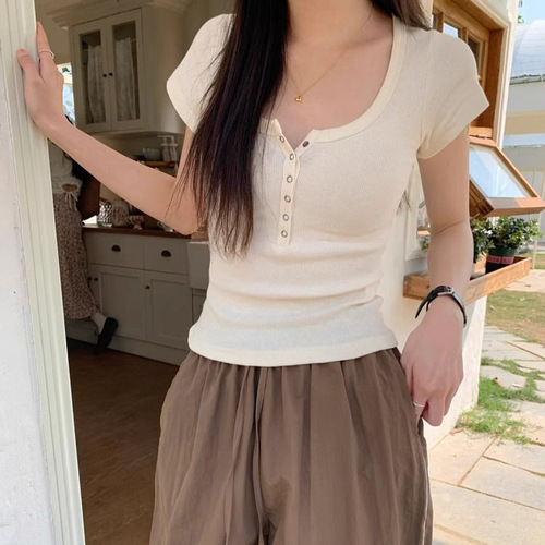 Short-sleeved women's sweet cool spicy girl design sense 2025 summer new slimming slimming versatile top U-neck short-sleeved t-shirt women 