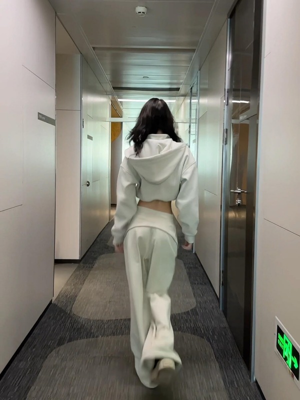灰色卫衣休闲运动套装女2025新款巨好看的早秋季一整套两件套穿搭|undefined