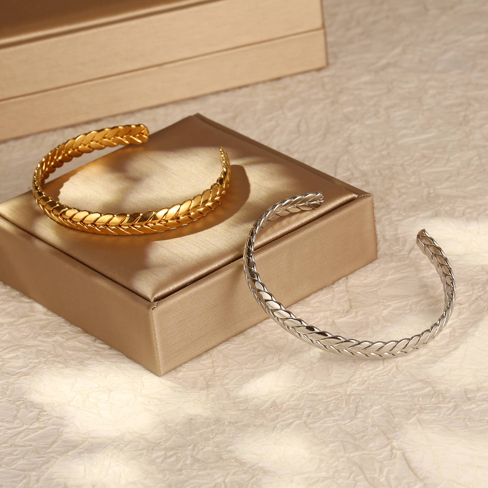 INS moda europea y americana 18K chapado en oro no desvanecimiento OREJA DE TRIGO pulsera de acero inoxidable simple moda joyería personalizada de las mujeres