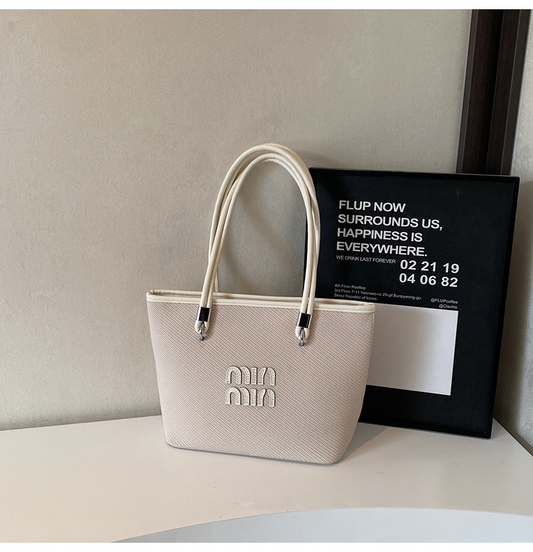 Bolso de alta gama para mujer de gran capacidad 2025 nuevo estilo primavera y verano diseño de nicho bolso de mensajero bolso de cubo portátil para mujer