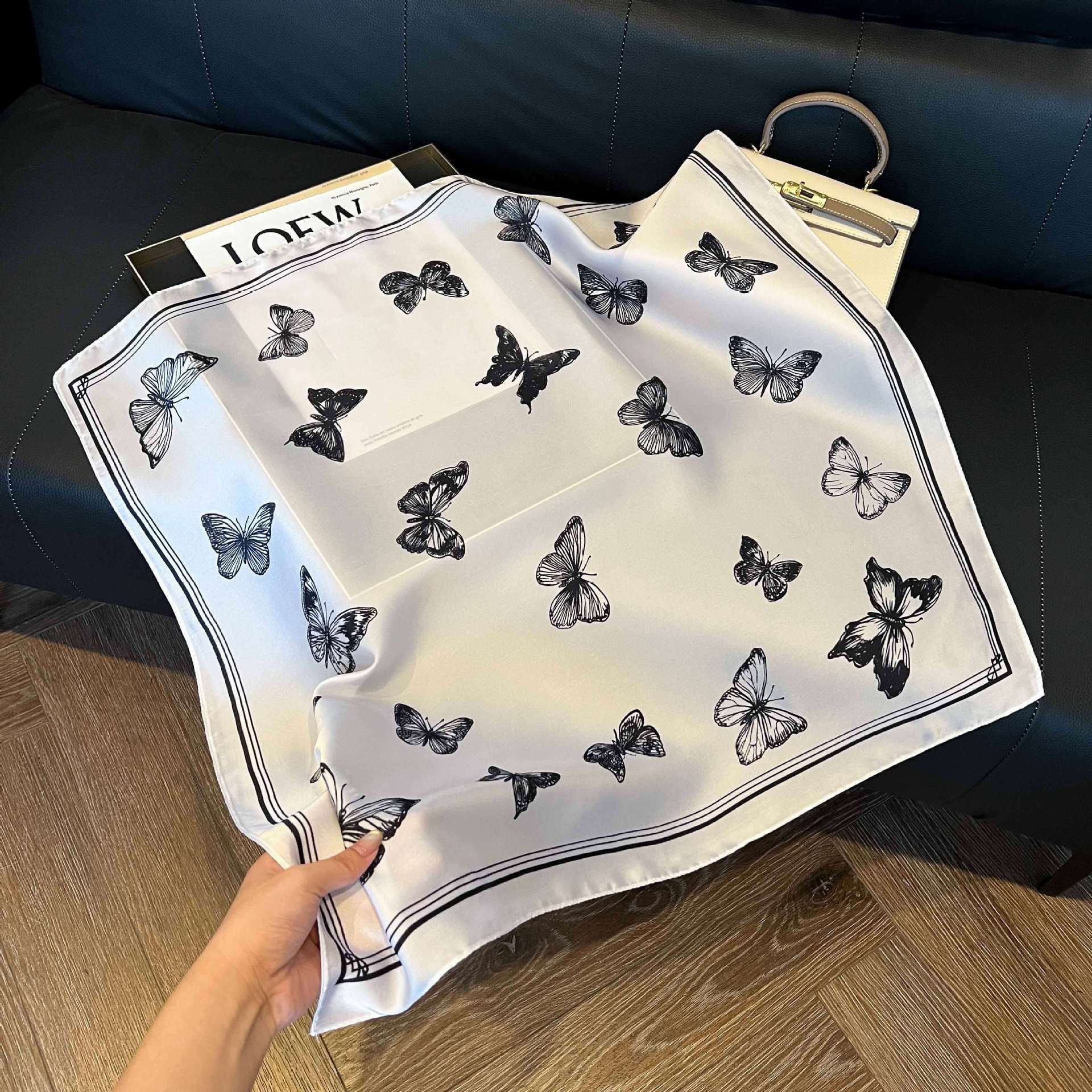 Transfronterizos nuevos bufandas de seda azul de alto nivel de seda cuadrada de simulación bufandas de moda de decoración de moda de combinación bolsa correa de pelo bufandas profesionales