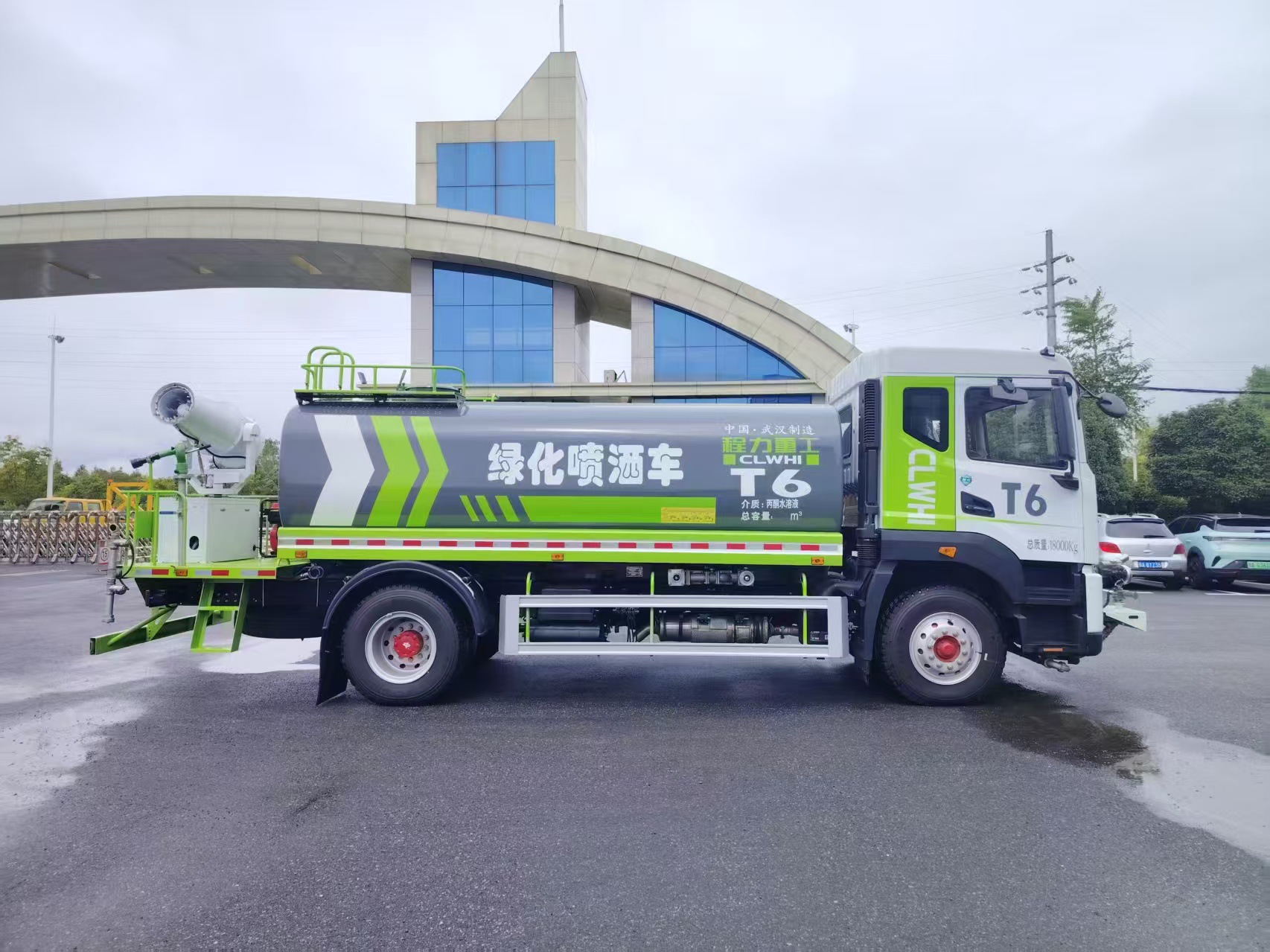 Chengli sprinkler truck manufacturer, Dongfeng 12-ton, 15-ton models, optional front-mounted electronic water cannon for foreign trade