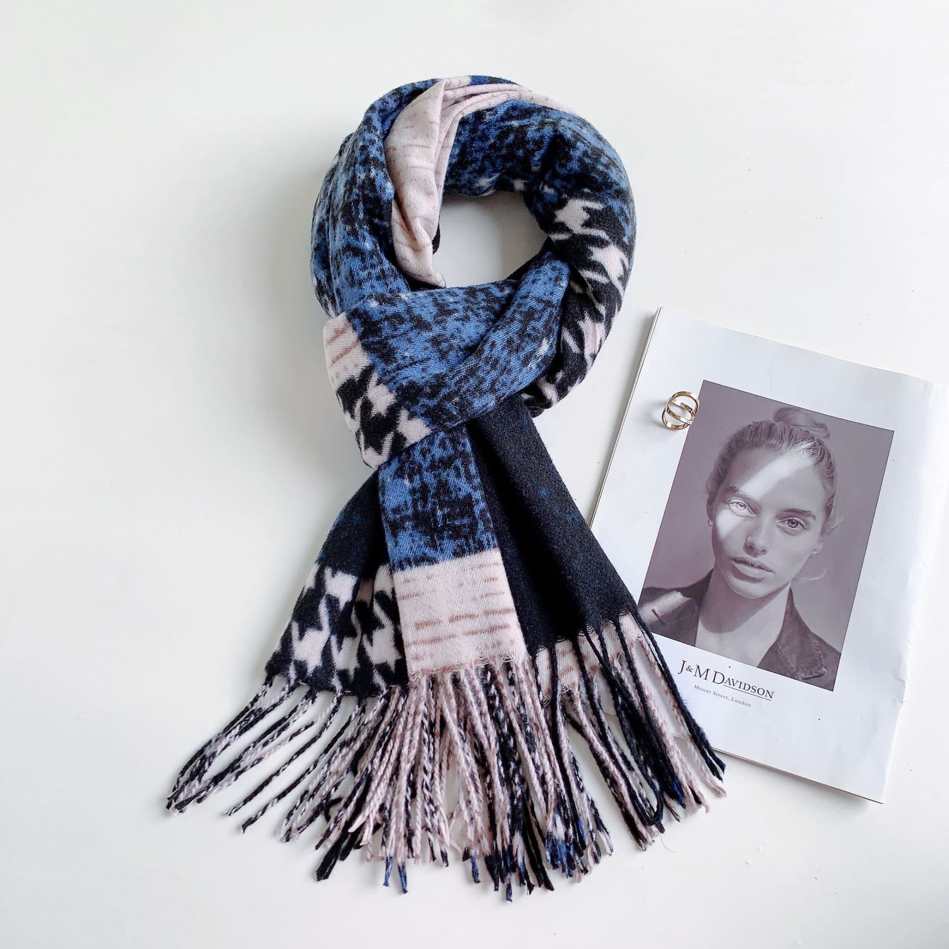 Bufanda de imitación de cachemira con estampado de pata de gallo para otoño e invierno 2025, chal versátil europeo y americano con estampado a cuadros, bufanda cálida y decorativa para el cuello.