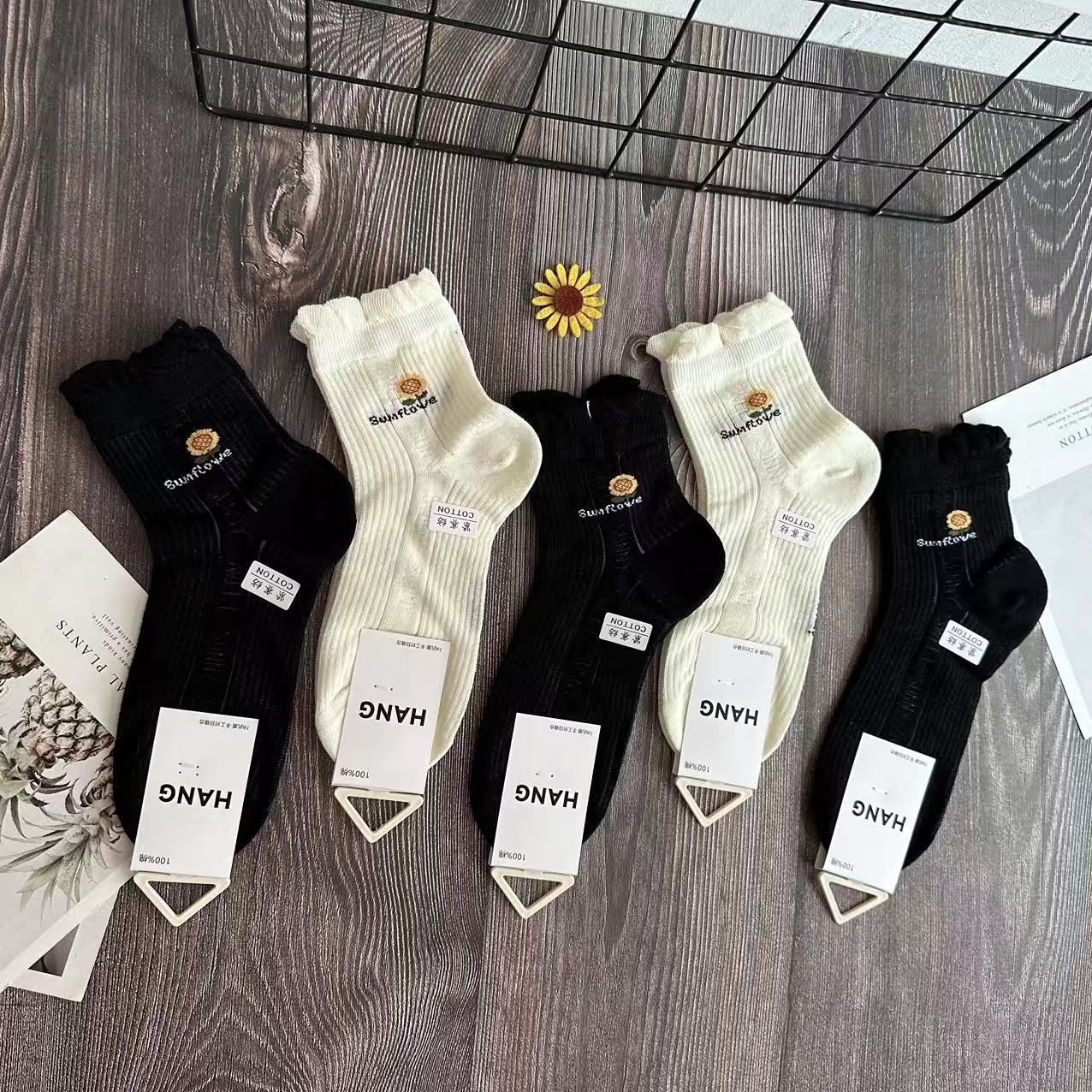 Calcetines deportivos finos de primavera y verano de alta gama para hombres, calcetines de tubo que absorben el sudor y desodorizantes, calcetines de algodón blanco de cintura pequeña y media de verano al por mayor