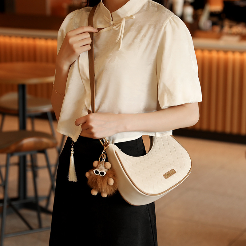 Internet popularidad explosiva 2024 nuevo bolso de media luna original bolso de brazo de nicho de mujer bolso de palo universal bolso de hombro
