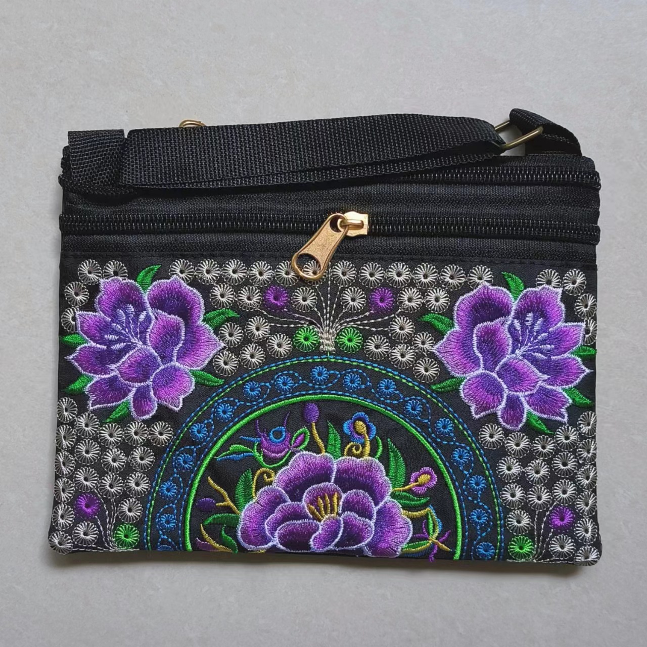 Flor puntiaguda púrpura