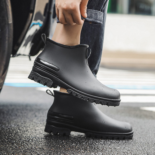 Cross-border fashion rain boots for men's outerwear, Korean style, versatile couple's model, slip-resistant rain boots with thick soles, comfortable, slip-resistant kitchen shoes for women.