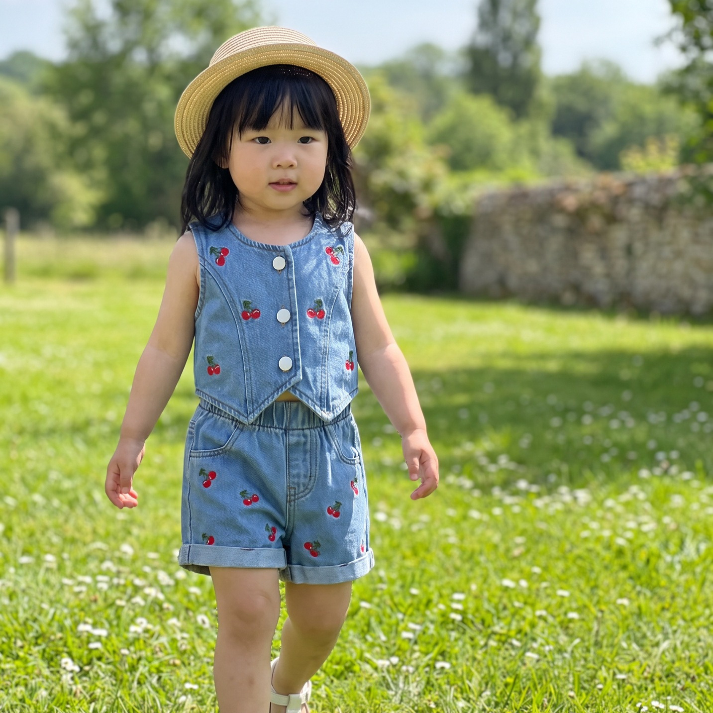 Cross-border popular girls' casual everyday set with cherry embroidered vest and high-waisted denim shorts, two-piece set