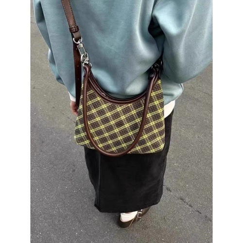New retro plaid armpit single shoulder bag niche design high-grade texture commuting bag fashion versatile crossbody bag you