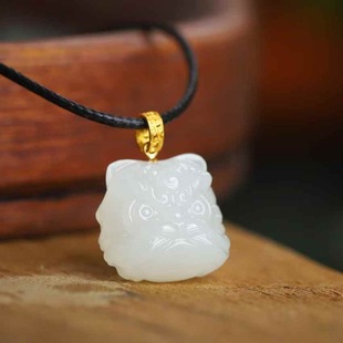 Natural Xinjiang Hetian jade jade supply chain Qinghai material suet grade white jade jade dance lion pendant pendant with certificate