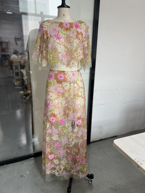 2025跨境欧美女装夏季印花刺绣珠片重工露腰上衣包臀短裙套装|undefined