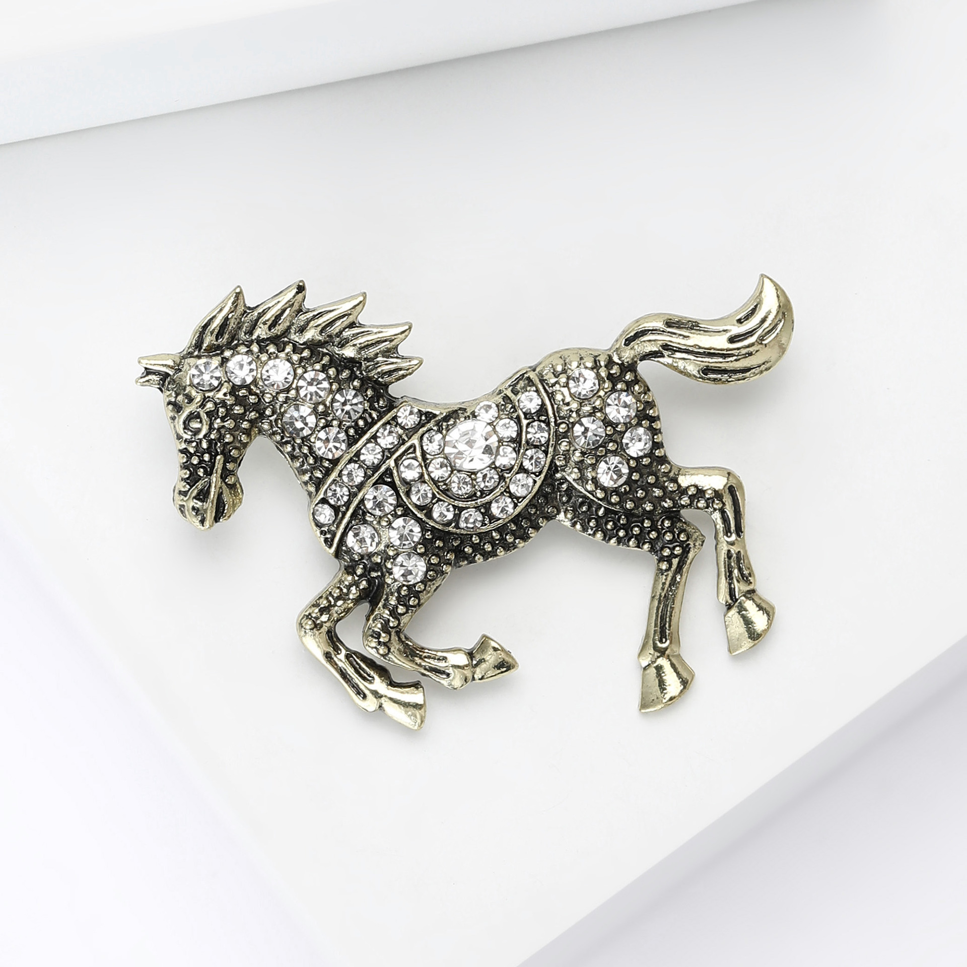 Hot-Selling Fashionable Light Luxury Retro Enamel Horse Rhinestone Brooch Versatile Anti-Exposure Clothing Accessory Pin
