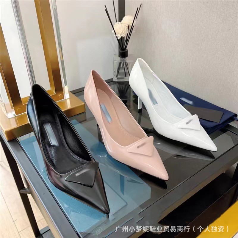 Qadın üçün uclu burunlu açıq ayaqqabı sandal