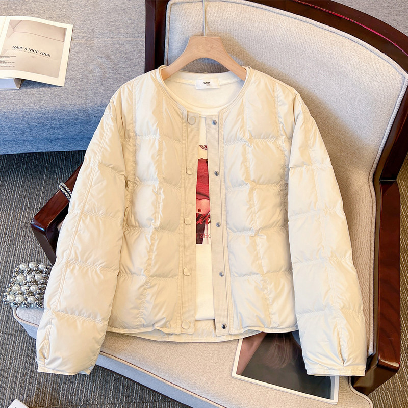 Super Stylish Young-Style Round-Neck Checkered down Jacket for Women, 2026 Winter New National Standard 90% White Duck down Short Coat