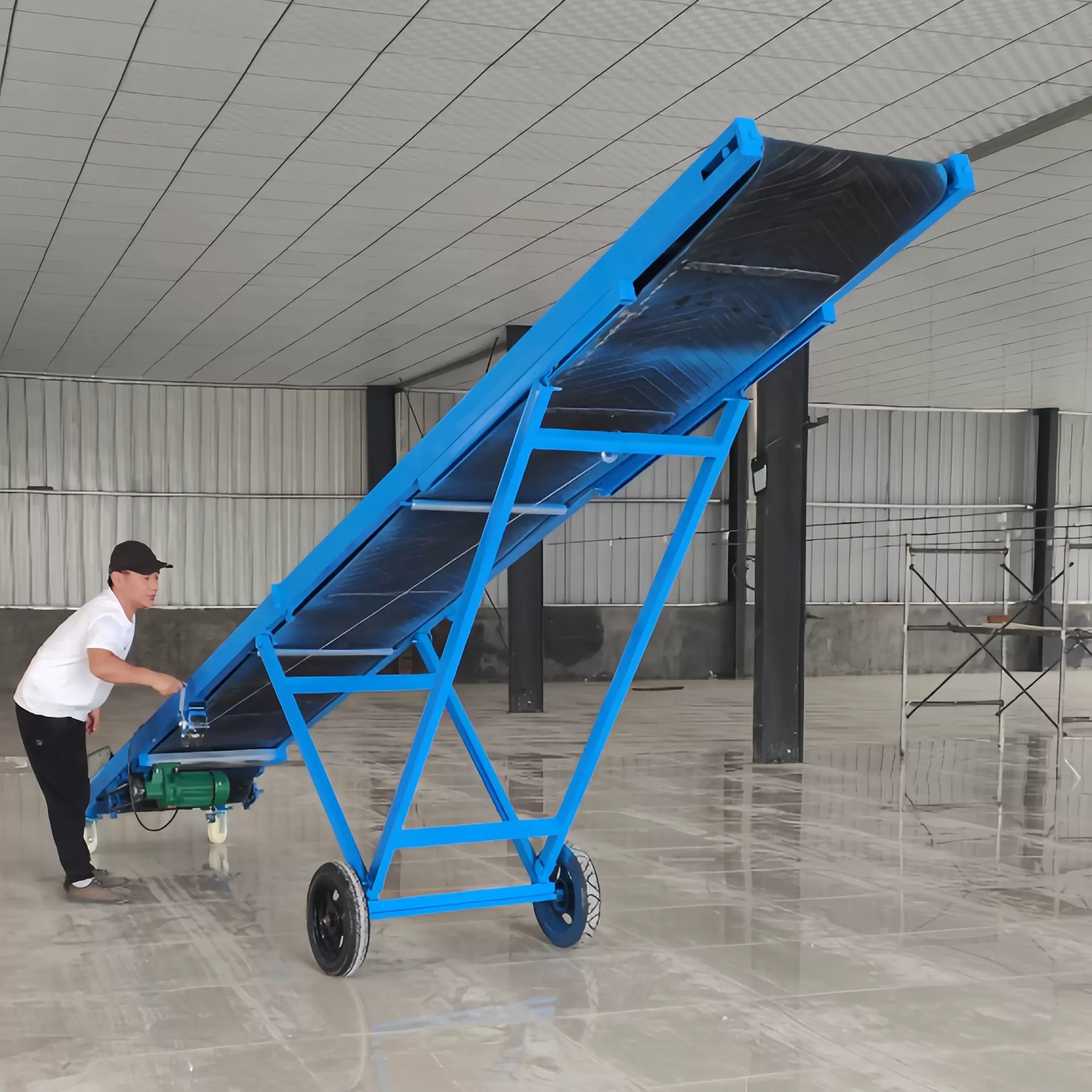 新款传送带小型输送机装车卸移动输箱装代装散料化肥水泥防滑移动