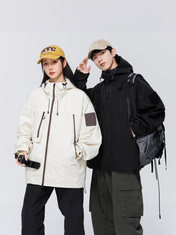 2025春秋新款情侣冲锋衣外套男女户外登山服可脱卸帽薄款防风夹克|undefined
