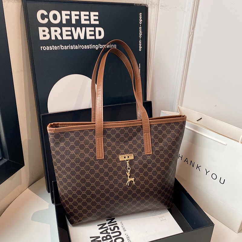 Bolsa de hombro de viaje retro de gran capacidad bolsa de mujer primavera 2025 moda color contrastante empalme brazaleta