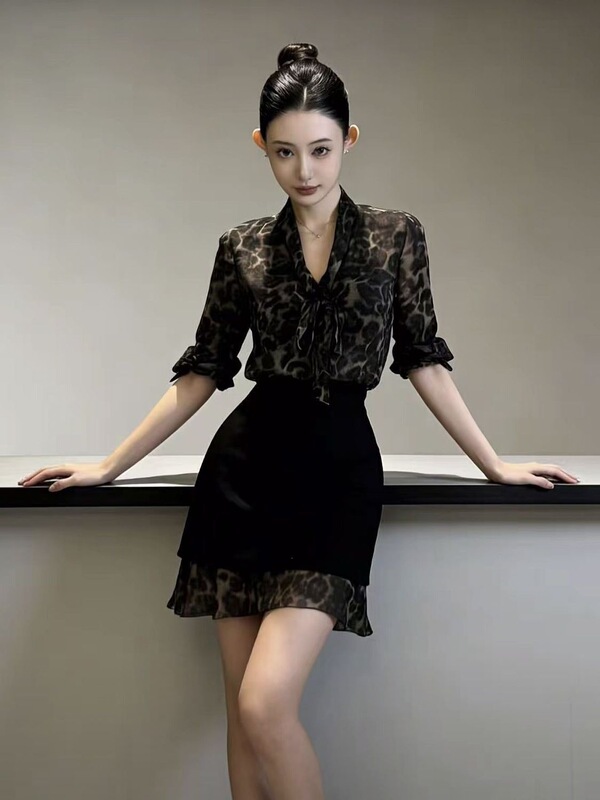 Shirt top for spring and summer, elegant leopard print retro suit with ribbons, new short skirt, 77 light mature two-piece outfit 31 Shirt top for spring and summer, elegant leopard print retro suit with ribbons, new short skirt, 77 light mature two-piece outfit 31