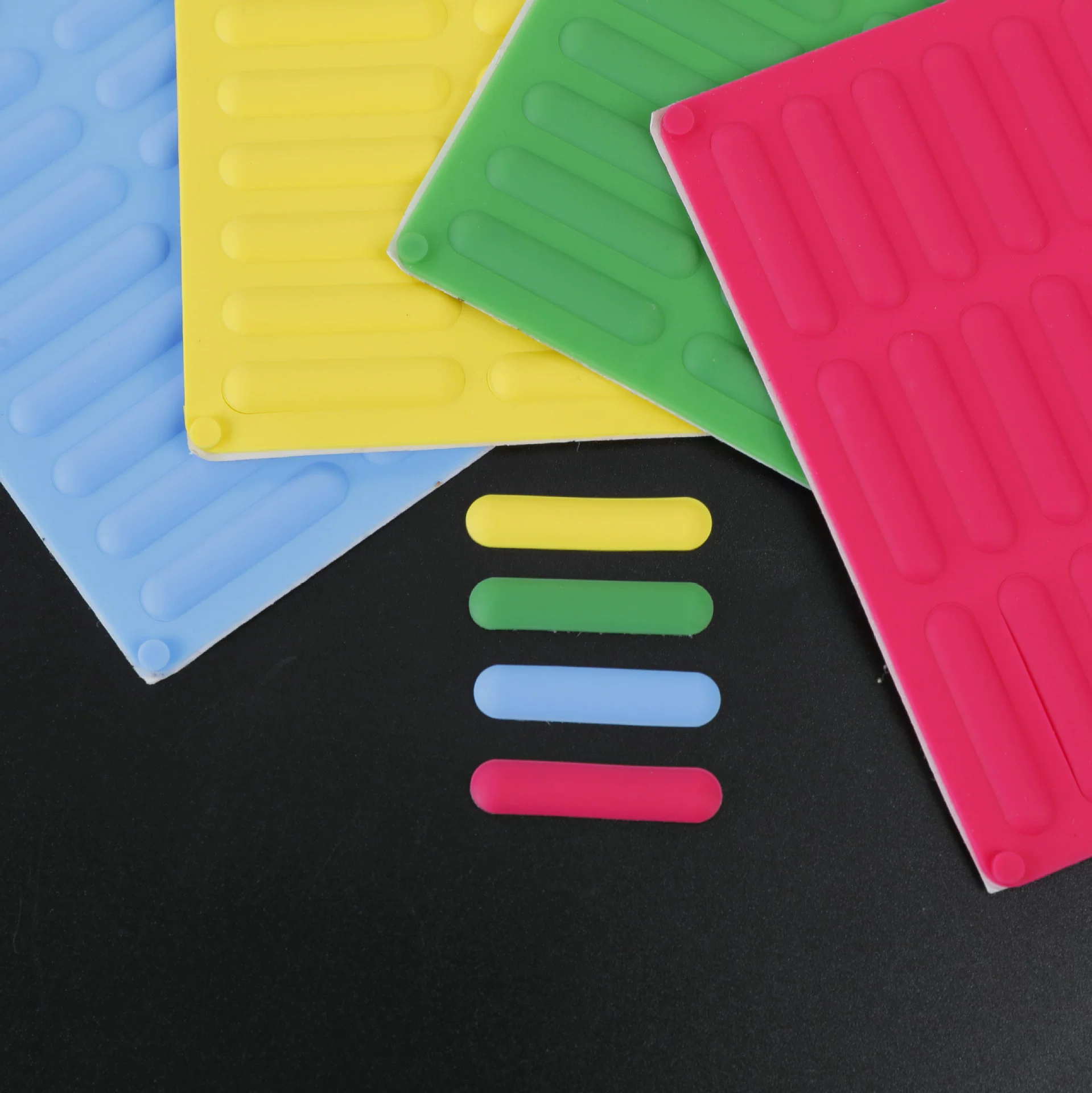 Силиконовые подушечки для клавиатуры, красочные длинные полосатые квадратные самоклеящиеся износостойкие подушечки для ног, бесшумные противоскользящие подушечки для мыши, можно настроить