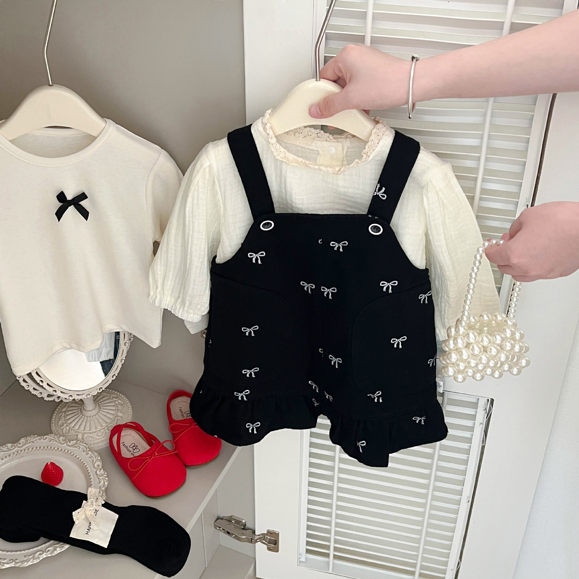 女童连衣裙套装春秋装2025新款宝宝洋气蝴蝶结印花牛仔背带裙秋天