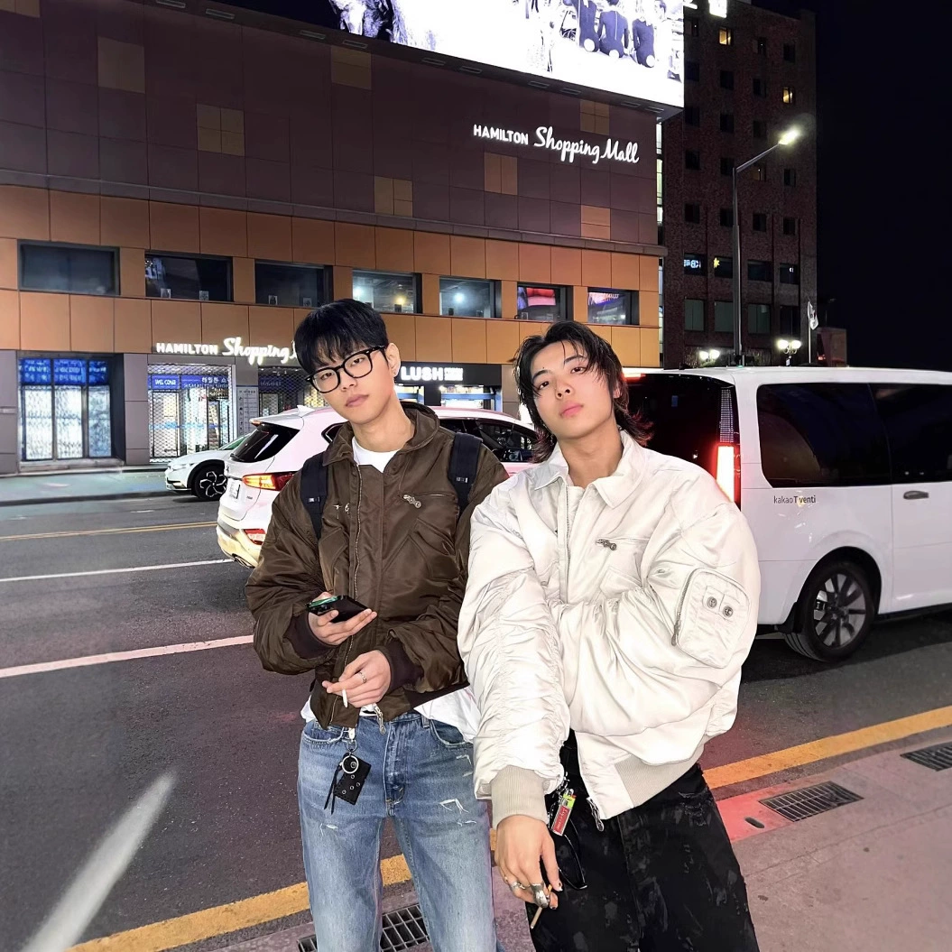 Thug Club Серебряная заклепка Bomber Летающая куртка Хлопковая куртка Мужской прилив нишевые хлопковые куртки Короткая широкая куртка