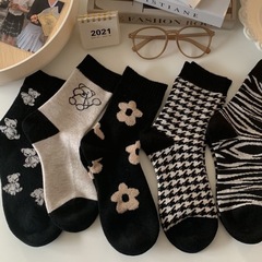 黑色花朵袜子女秋冬季中筒袜日系可爱小熊格纹保暖堆堆袜春秋款