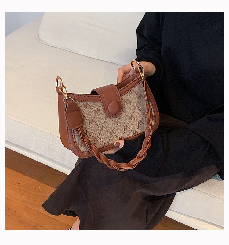 French Style Special-interest Design Bag 2021 Autumn Western Style Single Shoulder Crossbody Women's Bag Retro French Stick Underarm Bag display picture 7