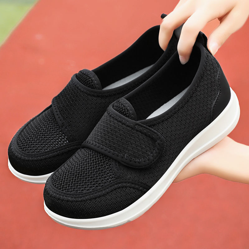 Zapatos de mujer verano nuevo estilo tejido volador transpirable zapatos de madre suela suave zapatos cómodos para caminar zapatos casuales de velcro al por mayor