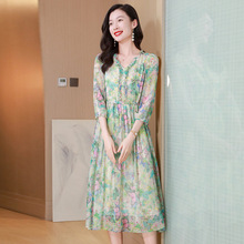 印花V领真丝连衣裙夏中长款2025款时尚大牌桑蚕丝高优雅