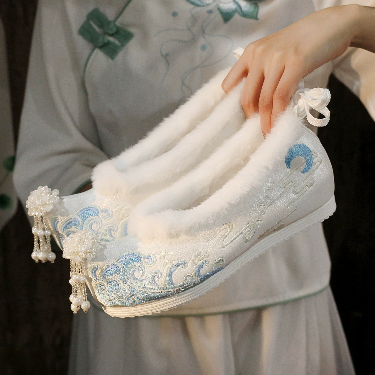 [Бихай на флисовой подкладке] Новая обувь ханьфу, Студенческая антикварная обувь с вышивкой, Женская подходящая ханьфу, увеличивающая внутренний рост, антикварная обувь