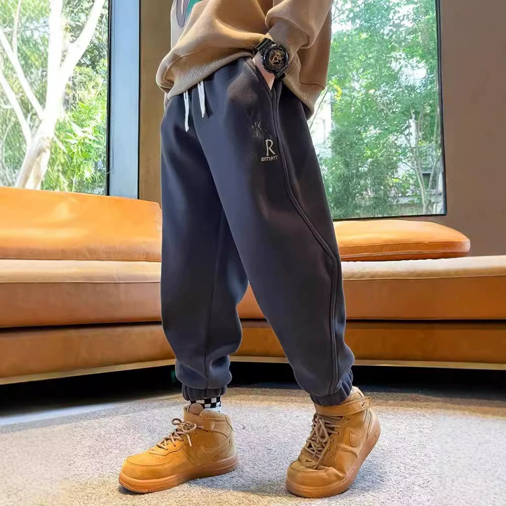 Бархатные повседневные дикие брюки для мальчиков 2024 осенние и зимние новые детские брюки