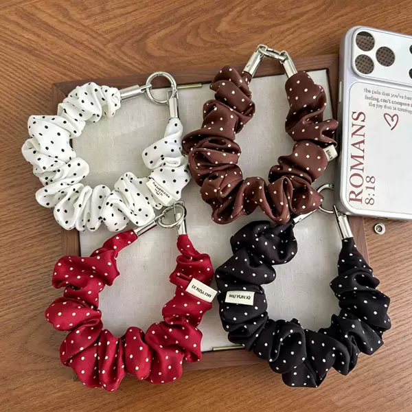 Xiaohongshu's popular polka dot hair tie phone chain, new autumn/winter anti-loss wrist phone strap, phone case accessory