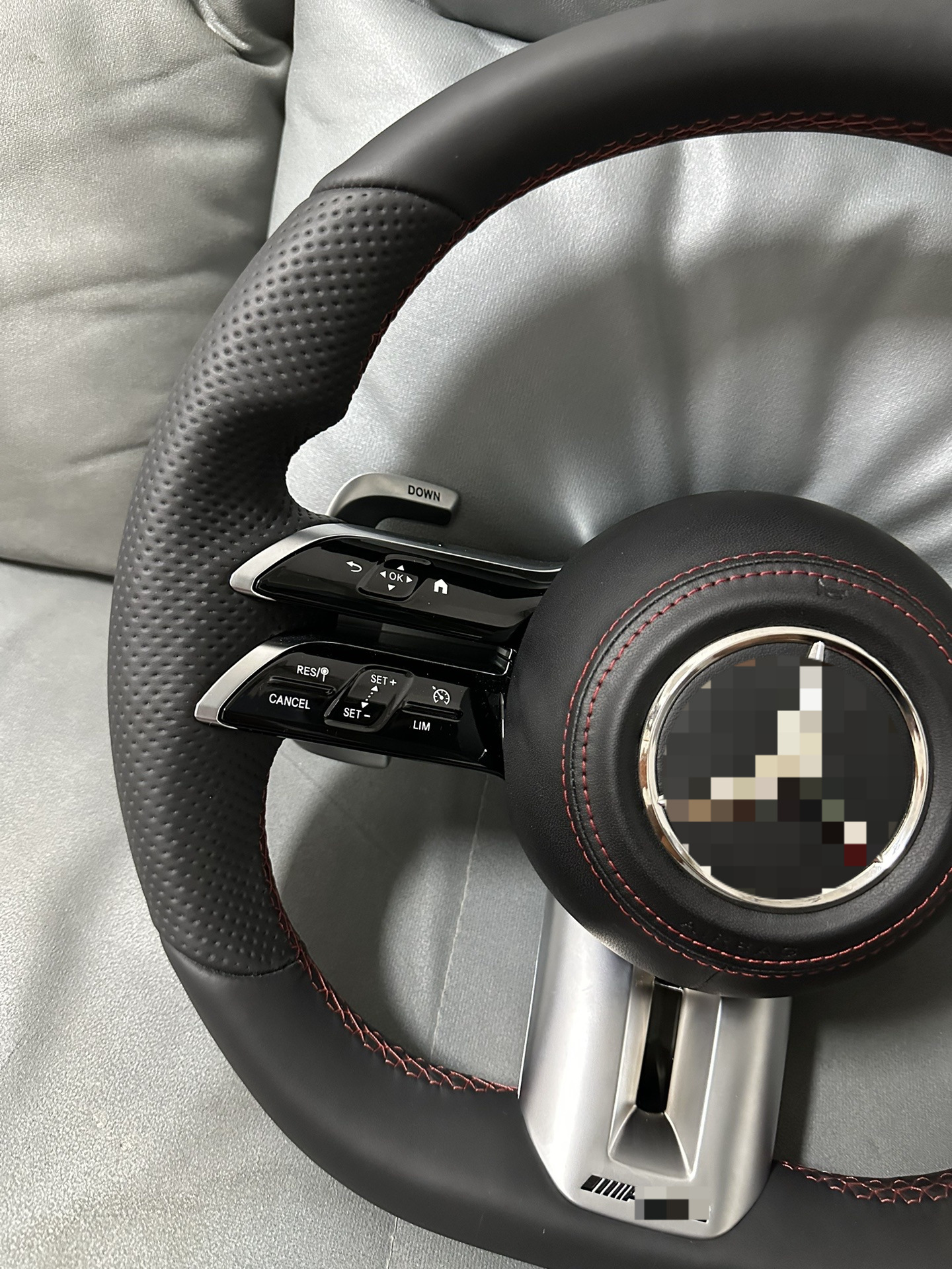 Suitable for Mercedes-Benz AMG carbon fiber steering wheel modification with cowhide, Mercedes-Benz Dragonfly model, can be upgraded and includes nationwide installation
