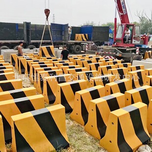 Beijing Hengtai Road Traffic Safety Cement Isolation Piers, Protective Piers, Traffic Piers, Economical and Economical, Good Anti-Corrosion