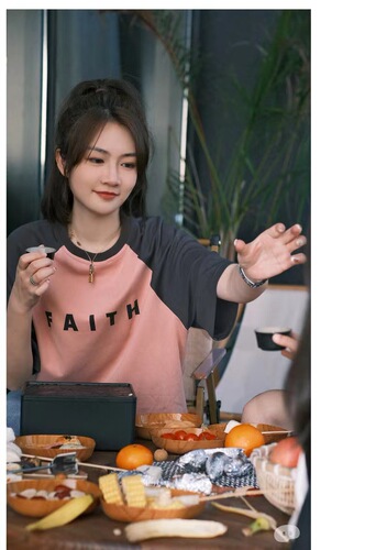 Summer new parent-child wear, Korean version, contrasting color short-sleeved Tt-shirt, family wear, leisure activity performance clothes for a family of three or four