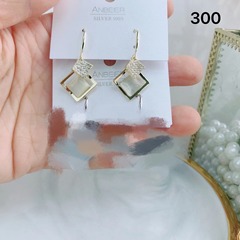 新しい925銀針のイヤリングの女性の東門の気質の高級感の百合の丸い顔はイヤリングをつけることに適しています。