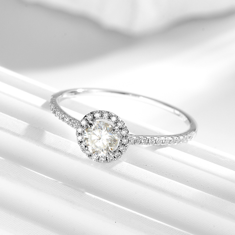 Yili Jewelry 18K Gold Round Moissanite Classic Engagement and Proposal Ring Women's Fashion Accessible Luxury Elegant Ring