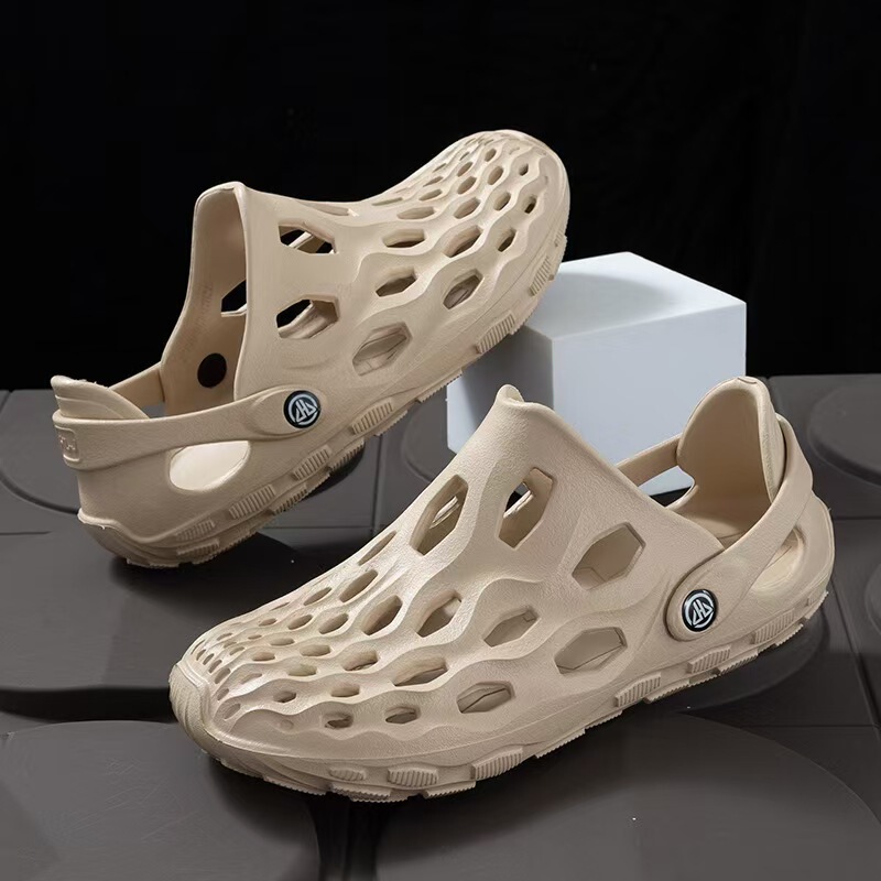 2024 Spring and Summer New Sandals and Slippers for Men, Non-Slip Breathable Coconut Clogs, Fashionable and Versatile Outer Beach Shoes