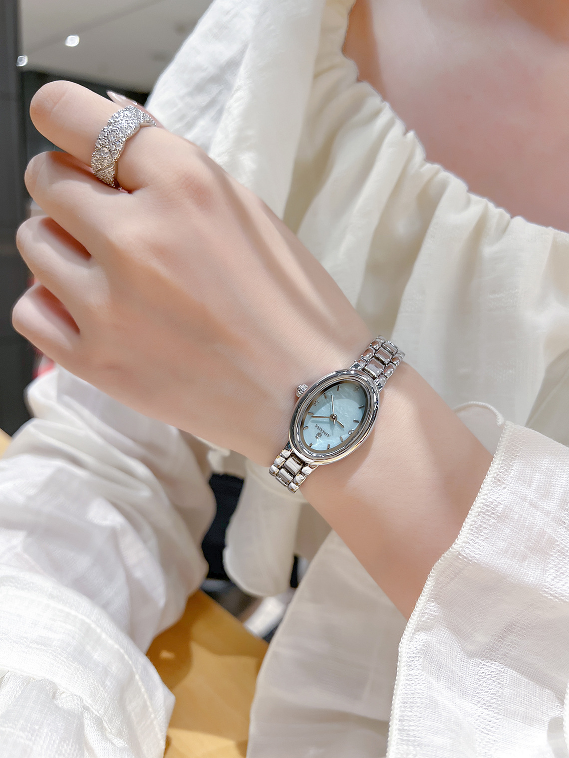 AIMANA New Pigeon Egg Dial Women's Watch Premium Elegant Luxury Temperament Wristwatch Exquisite Baguette Watch Wholesale