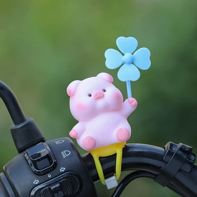 Le Yuan Electric Bicycle Bicycle: Car ornaments - windmill-piggy