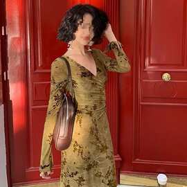 大码女装胖mm春性感深V领印花修身气质淑女显瘦长款打底连衣裙