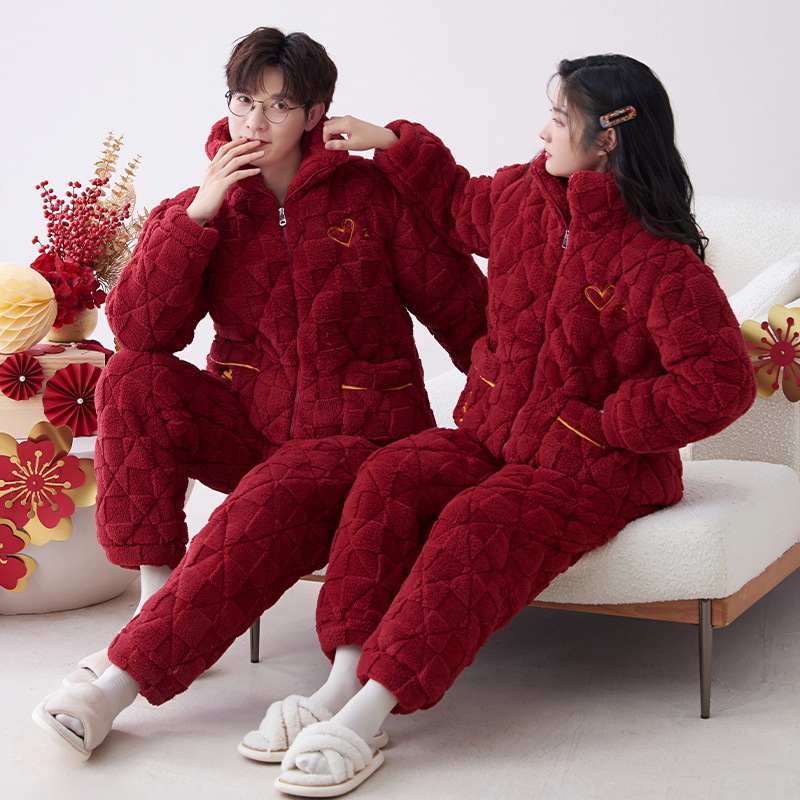 Pijamas de pareja roja de invierno de tres capas acolchadas de lana coral engrosada con forro de lana recién casados hombres y mujeres ropa de hogar de franela