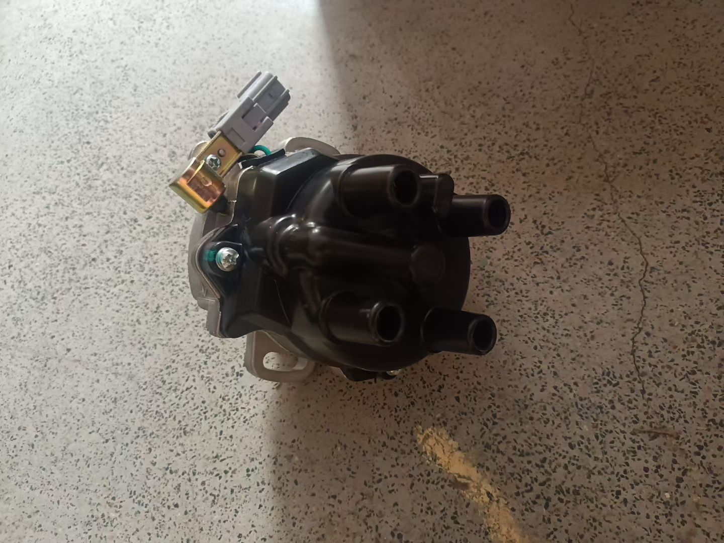 Ignition Distributor 221000m300 22100-0m300 Suitable for Nissan