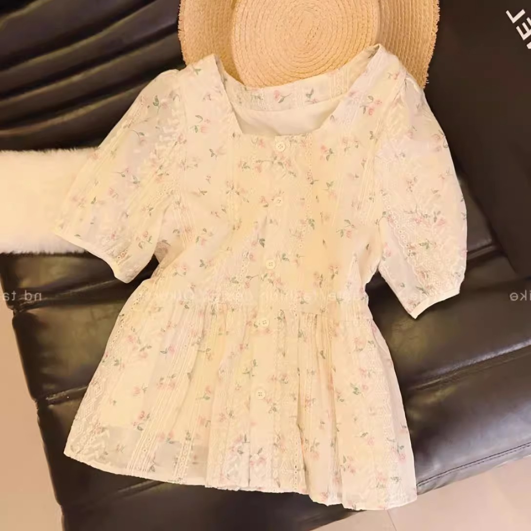 Áo sơ mi nữ cổ vuông ren tay phồng họa tiết hoa nhỏ dáng ngắn — Hoa nhỏ chi tiết 3